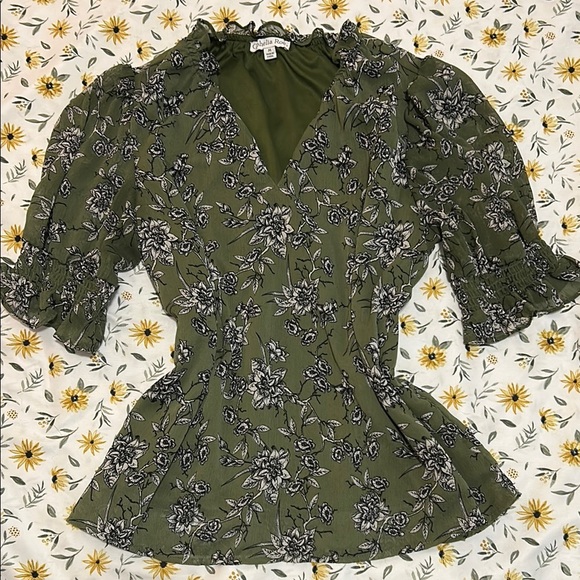 Ophelia Roe Floral Green Women's Top - Picture 1 of 4